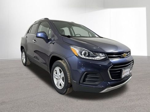 Used 2018 Chevrolet Trax LT w/ LT Convenience Package image 3