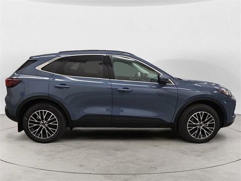 New 2025 Ford Escape SE w/ Class II Trailer Tow Package image 6