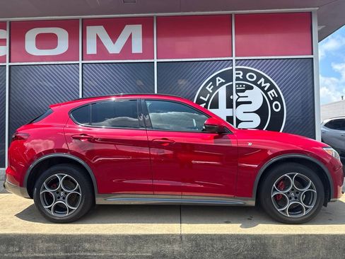 Used 2023 Alfa Romeo Stelvio Ti AWD/4WD image 4