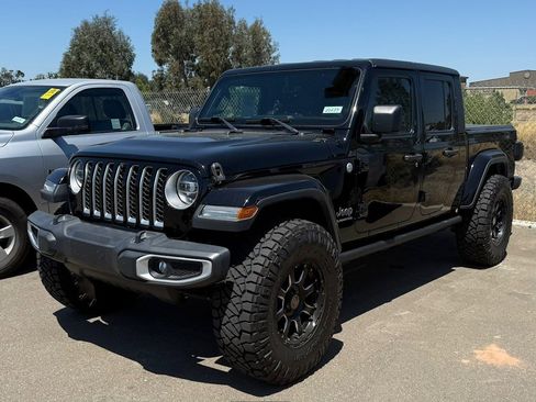 Used 2020 Jeep Gladiator Overland AWD/4WD image 3