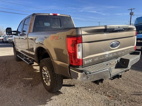 Used 2018 Ford F250 Lariat w/ Chrome Package image 5