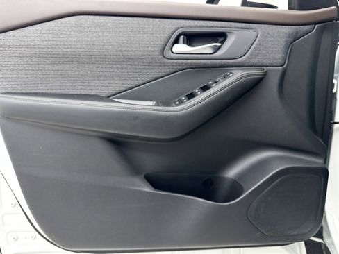 Used 2023 Nissan Rogue SV image 27