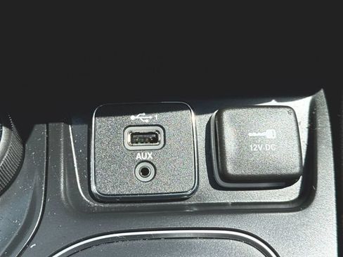 Used 2020 Jeep Cherokee Latitude Plus w/ Cold Weather Group AWD/4WD image 35