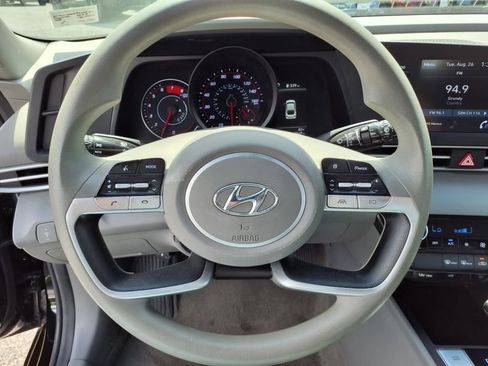 Used 2023 Hyundai Elantra SEL image 19