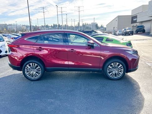 Used 2021 Toyota Venza XLE image 7