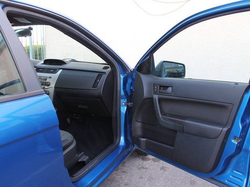 Used 2010 Ford Focus SE FWD image 29