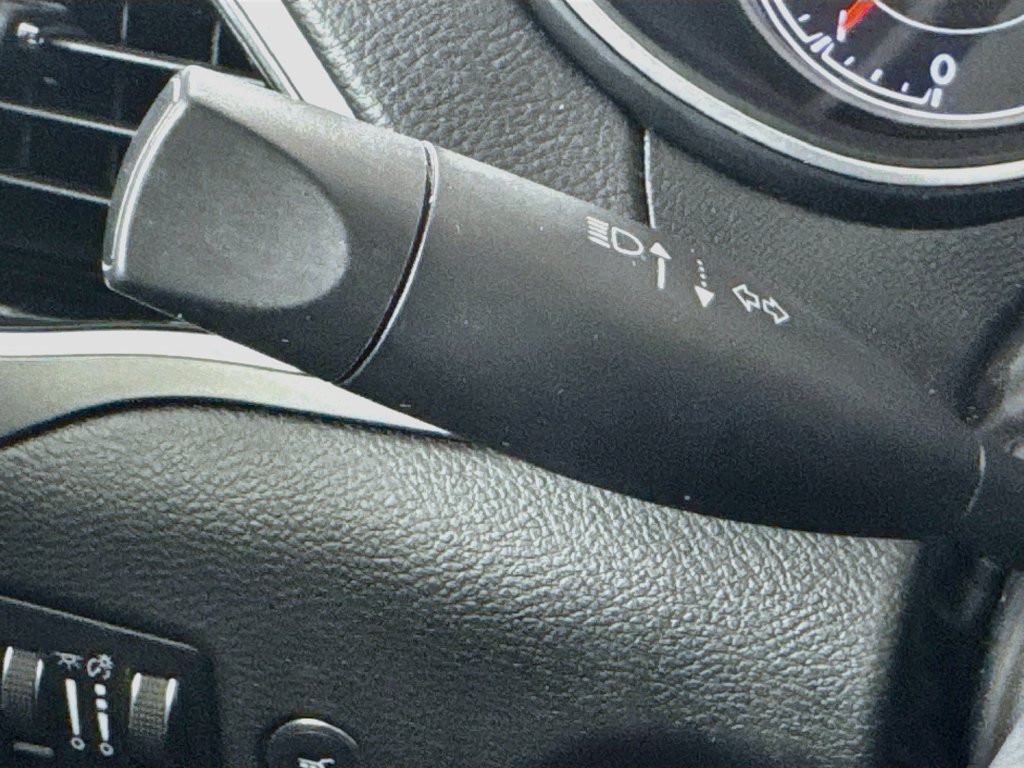 Used 2019 Jeep Cherokee Limited FWD image 12