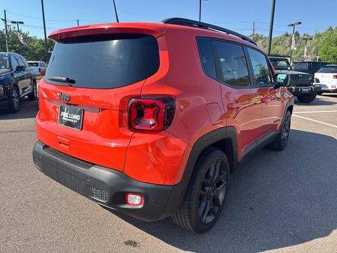 Used 2021 Jeep Renegade Latitude w/ Sun & Sound Group FWD image 4