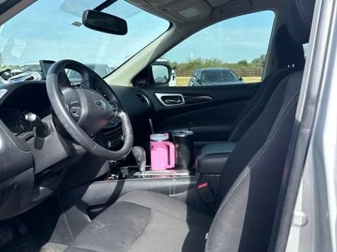 Used 2019 Nissan Pathfinder SV FWD image 5