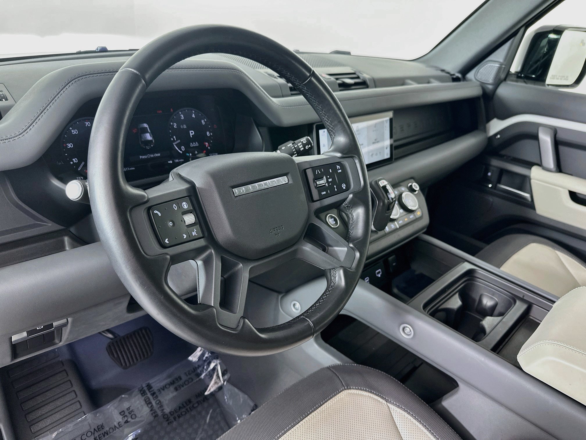 Certified 2024 Land Rover Defender 110 X-Dynamic SE AWD/4WD image 10