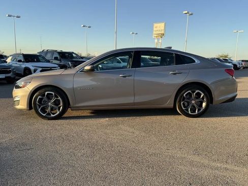 Used 2024 Chevrolet Malibu LT image 3