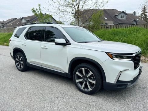 Used 2024 Honda Pilot Touring image 2