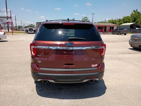 Used 2018 Ford Explorer XLT FWD image 4