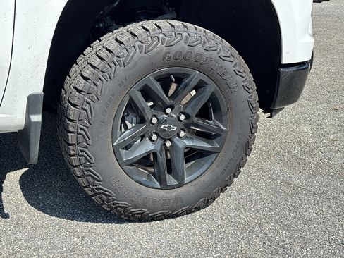 Used 2024 Chevrolet Silverado 1500 LT Trail Boss w/ Convenience Package II AWD/4WD image 10