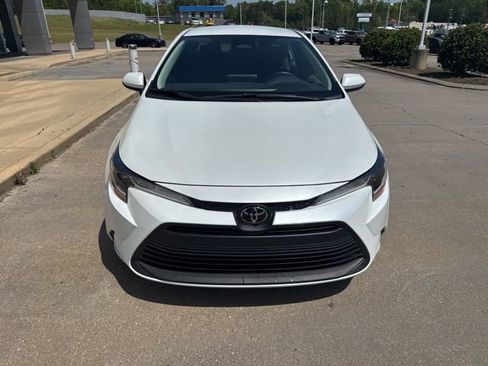 Used 2026 Toyota Corolla LE FWD image 4