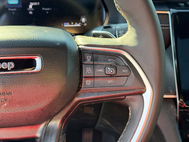 Used 2025 Jeep Grand Cherokee Altitude RWD image 29