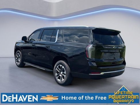 Used 2025 Chevrolet Suburban LT w/ Comfort Package AWD/4WD image 4