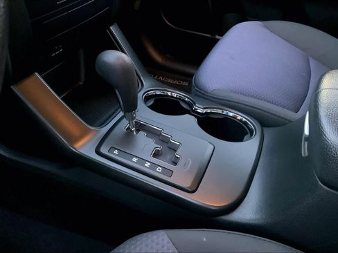 Used 2012 Kia Sorento LX image 16