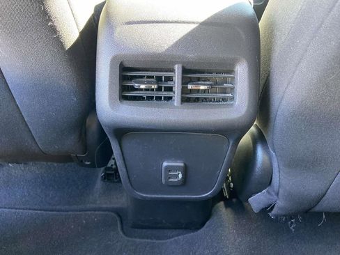 Used 2019 Chevrolet Equinox LT image 17