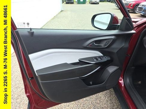 Used 2025 Chevrolet Trax LT FWD image 14