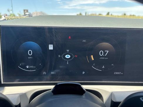 Used 2025 Hyundai Tucson Limited AWD/4WD image 23