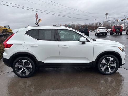 Certified 2023 Volvo XC40 B5 Plus w/ Climate Package image 5