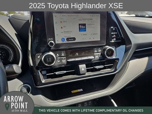 Used 2025 Toyota Highlander XSE AWD/4WD image 25