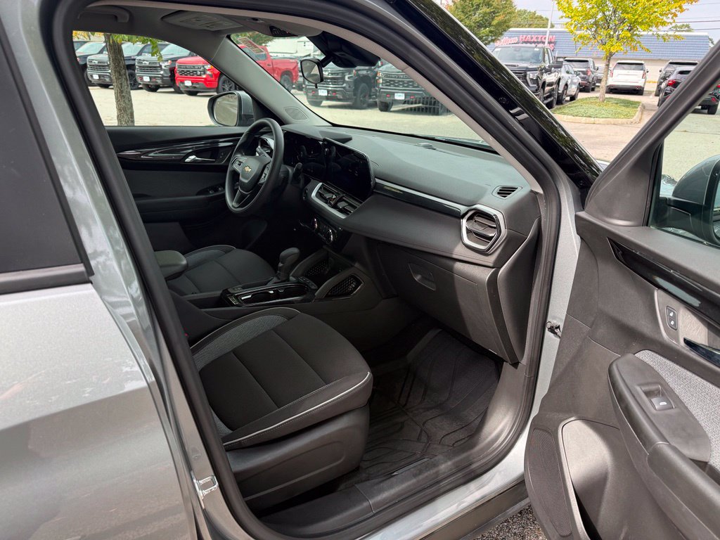 Used 2024 Chevrolet TrailBlazer LT w/ Driver Confidence Package AWD/4WD image 15