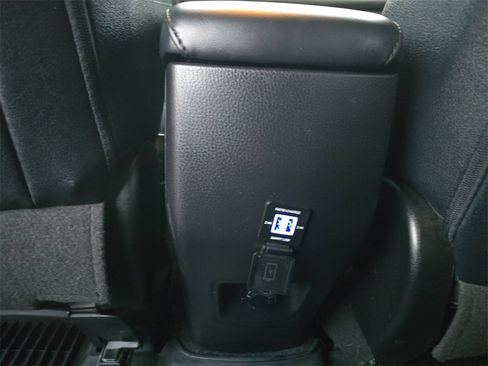 Used 2018 Toyota RAV4 Limited image 15