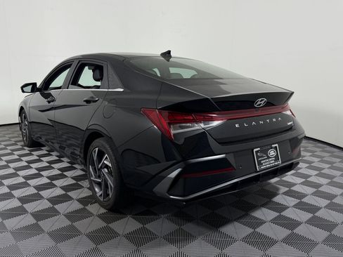 Used 2024 Hyundai Elantra Limited FWD image 3