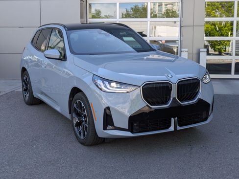 Used 2025 BMW X3 xDrive30i w/ Premium Package AWD/4WD image 3