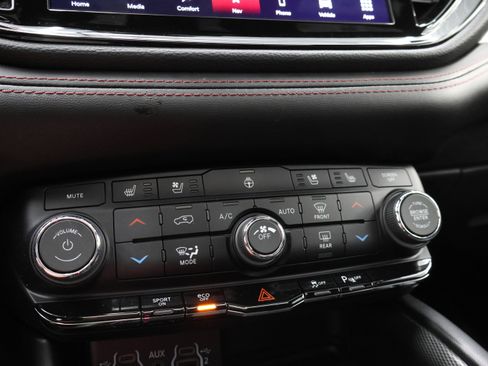 Used 2022 Dodge Durango R/T w/ Trailer Tow Group IV AWD/4WD image 47