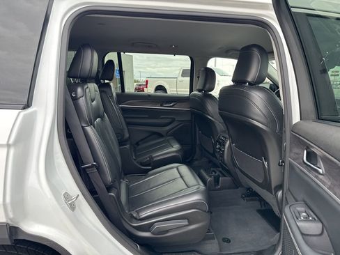 Used 2023 Jeep Grand Cherokee L Limited w/ Luxury Tech Group II image 17