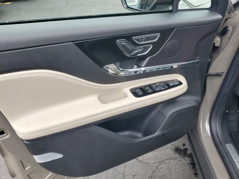 New 2026 Lincoln Corsair Premiere image 8