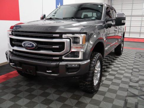 Used 2020 Ford F250 Platinum w/ FX4 Off-Road Package AWD/4WD image 4