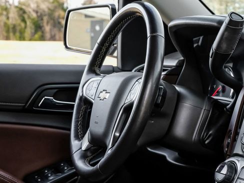 Used 2019 Chevrolet Suburban Premier image 22