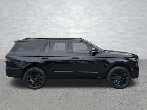 Used 2025 Lincoln Navigator Reserve w/ Jet Appearance Package AWD/4WD image 3