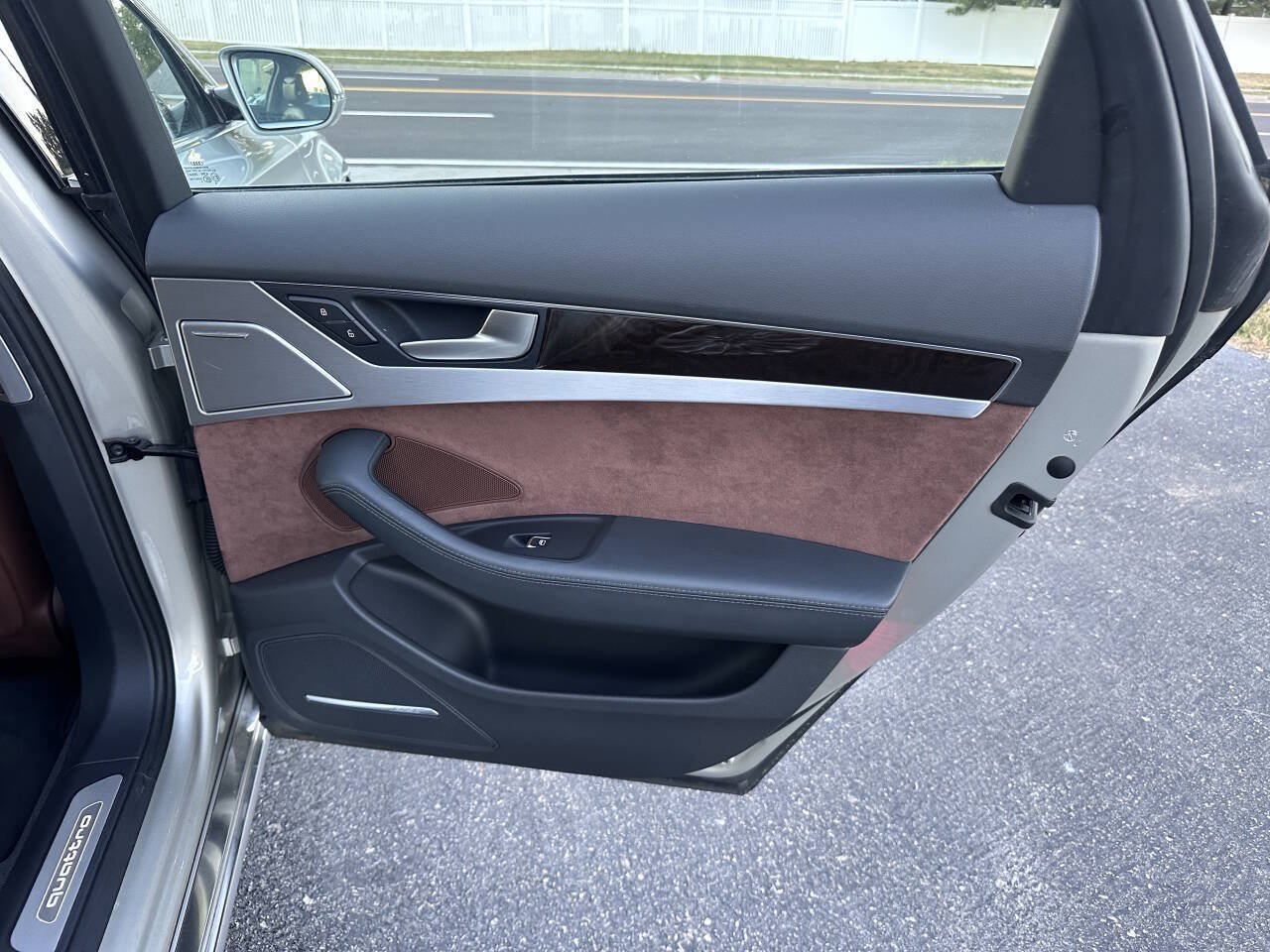 Used 2015 Audi A8 4.0T w/ Luxury Package AWD/4WD image 13