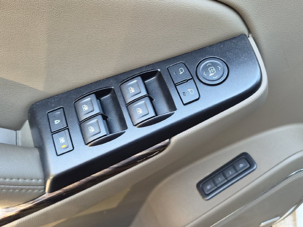 Used 2020 GMC Yukon SLT w/ Value Plus Edition AWD/4WD image 21
