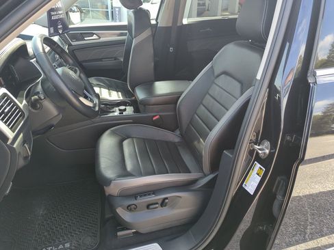 Used 2023 Volkswagen Atlas SEL Premium image 12