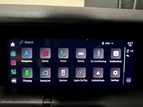 Used 2021 Porsche Taycan image 14