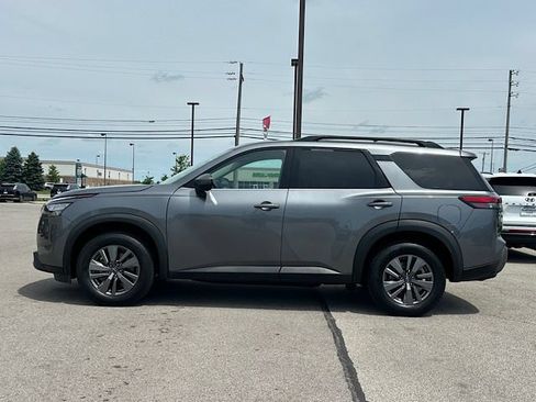 Used 2025 Nissan Pathfinder SV FWD image 12