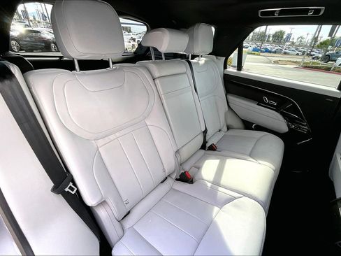 Used 2025 Land Rover Range Rover Sport image 27