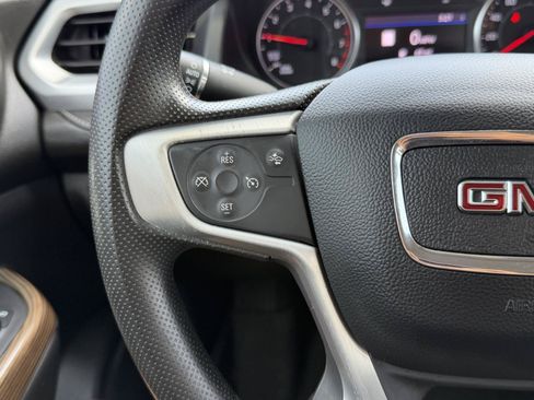 Used 2023 GMC Acadia SLE w/ Driver Convenience Package FWD image 21