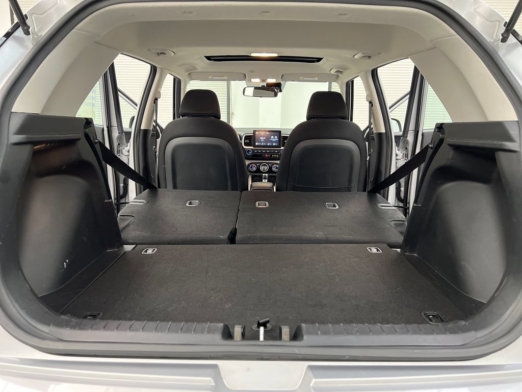 Used 2025 Hyundai Venue SEL FWD image 36