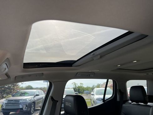 Used 2019 GMC Acadia SLT w/ Black Edition image 26