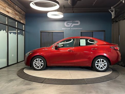 Used 2017 Toyota Yaris iA image 6