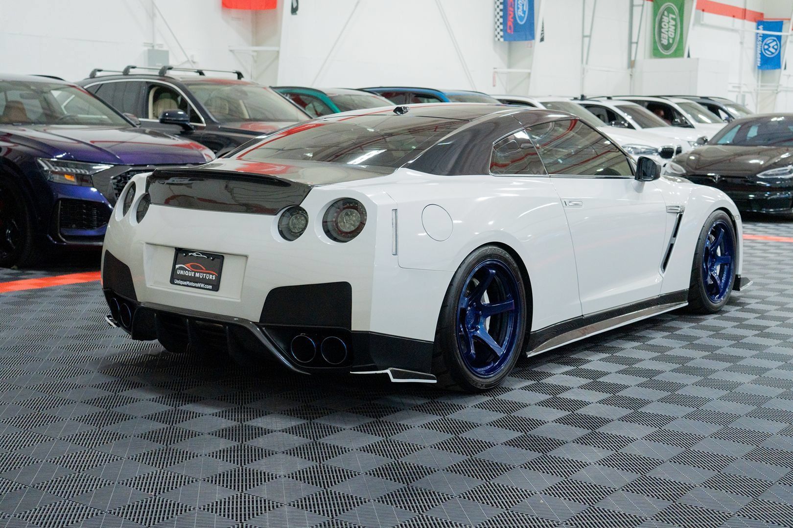 Used 2009 Nissan GT-R Premium AWD/4WD image 8