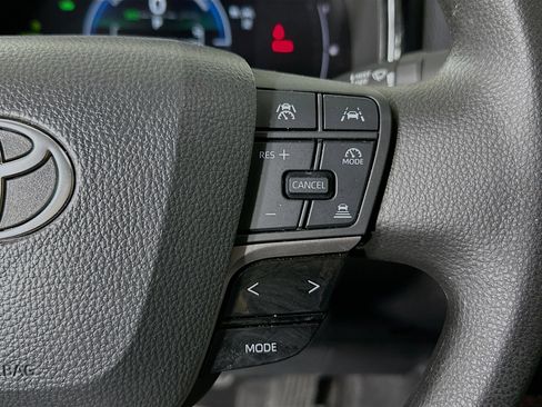 Used 2025 Toyota Camry LE image 17