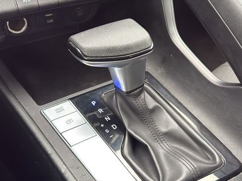 Used 2025 Hyundai Elantra SE FWD image 26